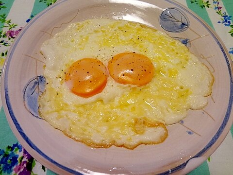 こりゃ斬新♡チーズとろける目玉焼き